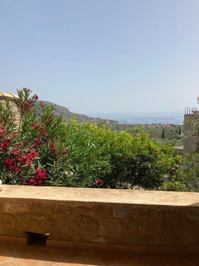 Orfea'S Place Riglia Екстериор снимка